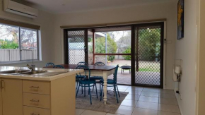 Homely Getaways - Eighth Street Mildura